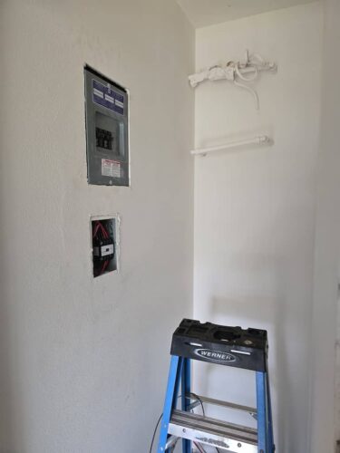 electrician-salem-oregon-creative-electric-11-10-2025-001