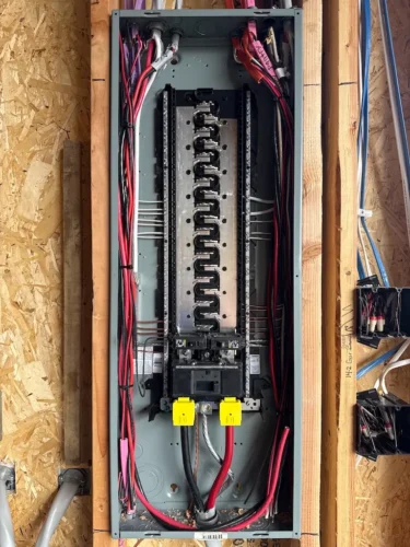 electrician-salem-oregon-creative-electric-4-20-2025-0040